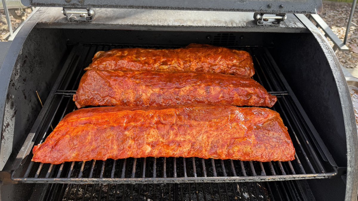 iamwix's tweet image. Ribs are on the smoker for NYE 🤤 😍.  It’ll be a 6 hour smoke at 225. 4 hours uncovered, spritzing every hour with apple cider vinegar. The last 2 hours they are wrapped in tinfoil with 3TBS of butter for each rack and BBQ sauce. 

#DevsWhoCook 👨🏼‍🍳🤓