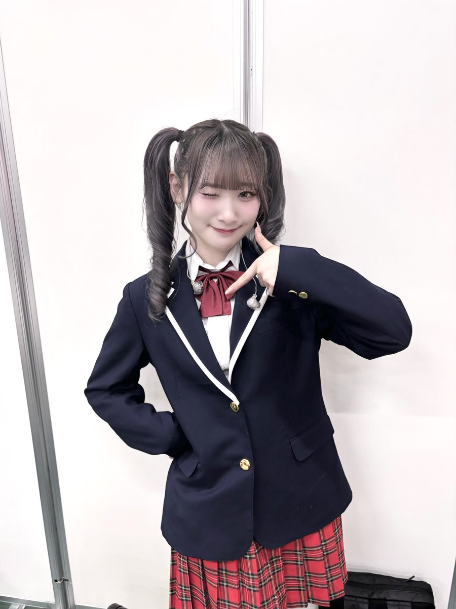 #ももいろ歌合戦 
ありがとうございました🍑

『絶対アイドル辞めないで』と、
アイドルメドレーでは『LEAP HIGH』を披露させて頂きました！

今年最後にステージに立てて幸せです🎤🎶
暗髪で初ライブだったよ、どうだったかな〜
来年もたくさんライブ出来ますように💖