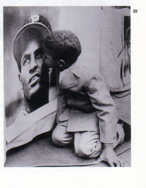 Please take a moment to remember Hall of Famer and humanitarian Roberto Clemente who died in a plane crash 52 years ago today while attempting to deliver relief supplies to earthquake-stricken Nicaragua.

This photo of Clemente's son after the crash gets me every time.