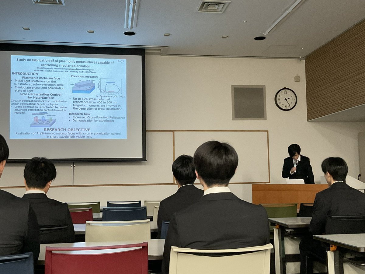 OpticsMie's tweet photo. 今年は4月にナノオプティクス研究室という新しい研究室が発足しました。前途多難で、思うような結果が出なかったり、研究費が足りなくて苦労していますが、少しずつ次につながる結果も芽吹いてきました。来年は今年苦労した分、花開くよう努力していきたいと思います。来年もよろしくお願いします。 https://t.co/ns1PvCF2SK