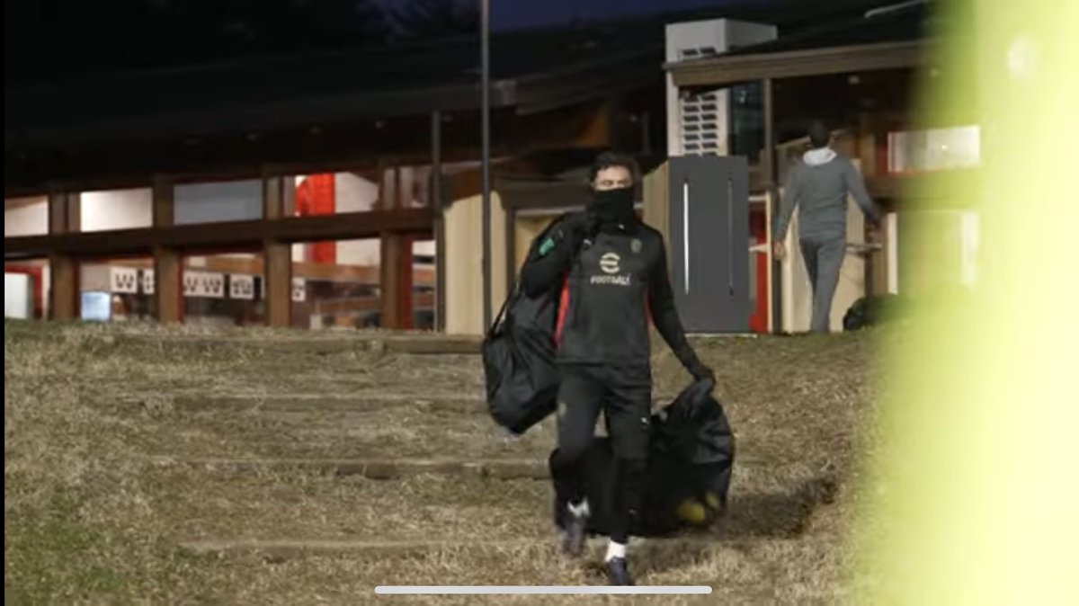 mkidj's tweet photo. Mister Conceição ha già stabilito i ruoli in rosa. #Calabria portaborse.
Mi piace già quest’uomo. #ForzaMister!
Secondo 0:22 https://t.co/2hPt4nlLT8 https://t.co/bbIJvoXw0e