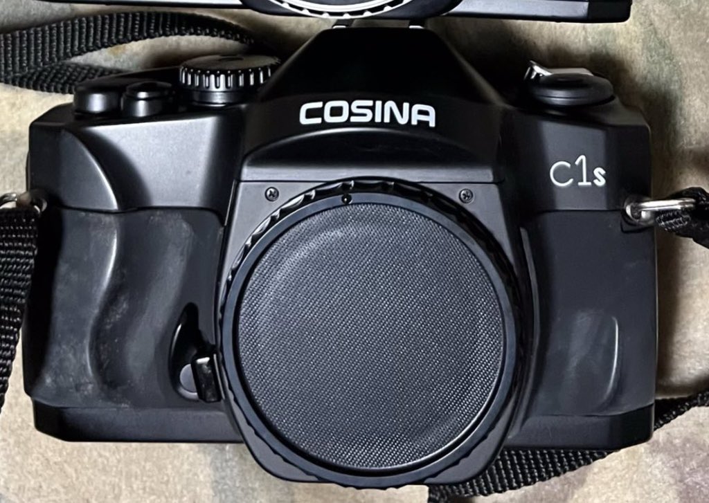 cy31kai's tweet photo. あ…そろそろニコンF3を見てもらおうと思ってたら、不動のコシナのフィルムカメラもありました…失念してました。
コシナC1sを現代に使ってみるのも面白いかな？
#コシナ #フィルムカメラ #フィルム写真       #COSINA  #C1s https://t.co/k4igVvo0Z0