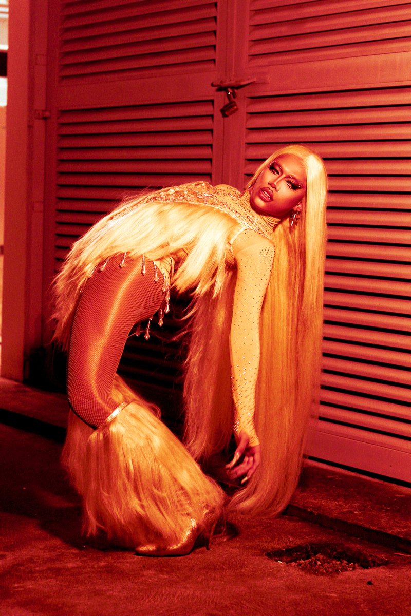 KhiannaWithAK's tweet image. 2024 WAS A BLAST 💥

Had a great time performing @dojacat&apos;s Demons for the great yearend show @draginthesouth. To 2025! Will forever be grateful 🫶🏻

Photos from @nomnomnomyyy @shuttermedridge
Hair from @shewarmaa