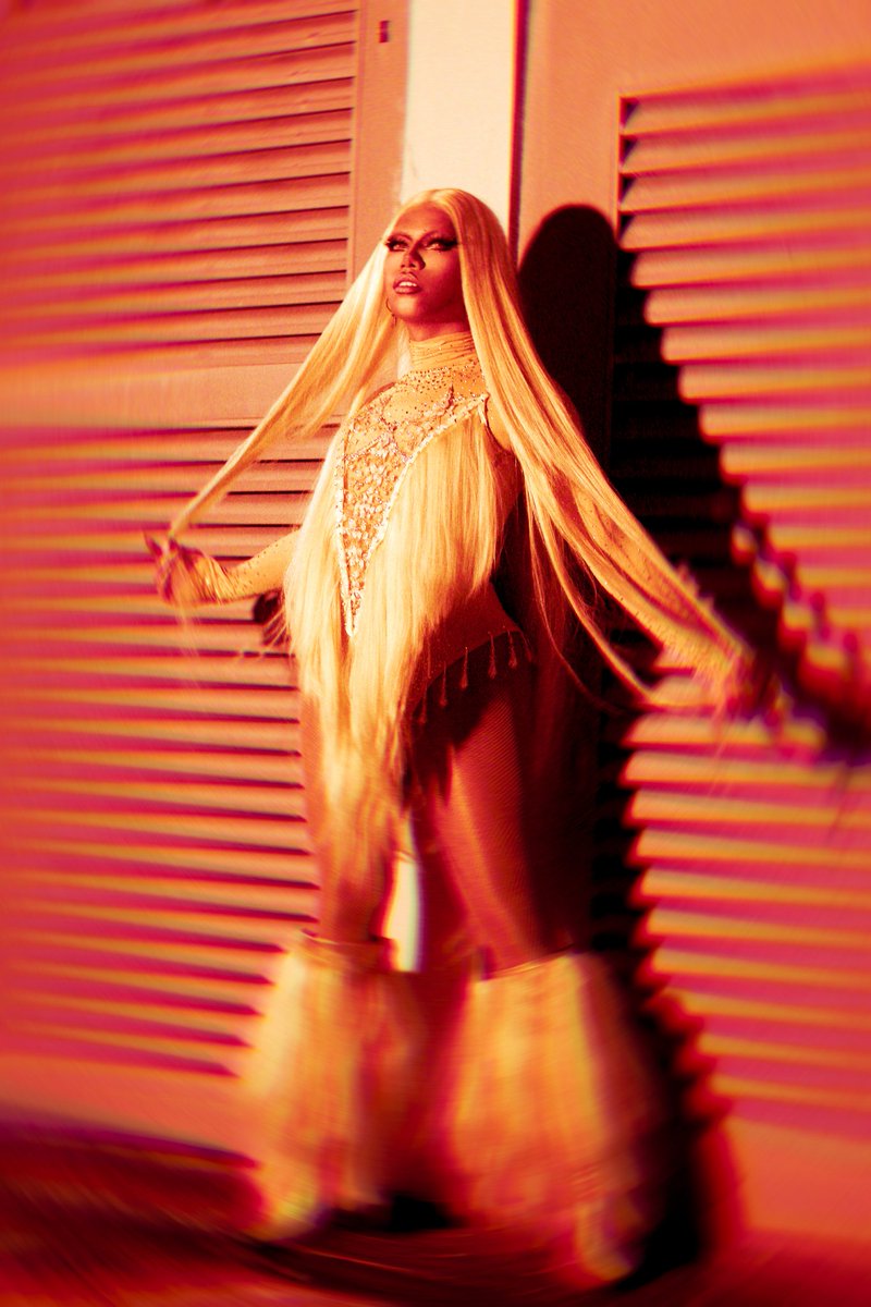 KhiannaWithAK's tweet image. 2024 WAS A BLAST 💥

Had a great time performing @dojacat&apos;s Demons for the great yearend show @draginthesouth. To 2025! Will forever be grateful 🫶🏻

Photos from @nomnomnomyyy @shuttermedridge
Hair from @shewarmaa