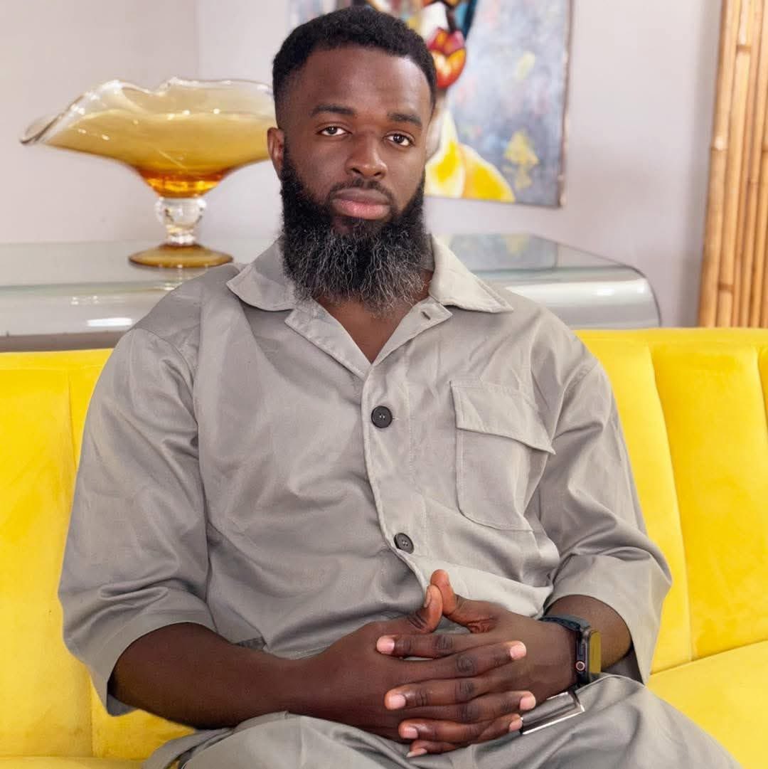 🛑 MAABO , No Face 

« Une dame m'a interpellé hier sur Tiktok en ces termes : 
 " Oumy ma fille, stp tu peux dire à No face , l'ex mari de Mia Guissé , de me pardonner car en tant que mère je l'avais jugé sans raison valable car mon cœur de femme avait parlé.

1/4⬇️