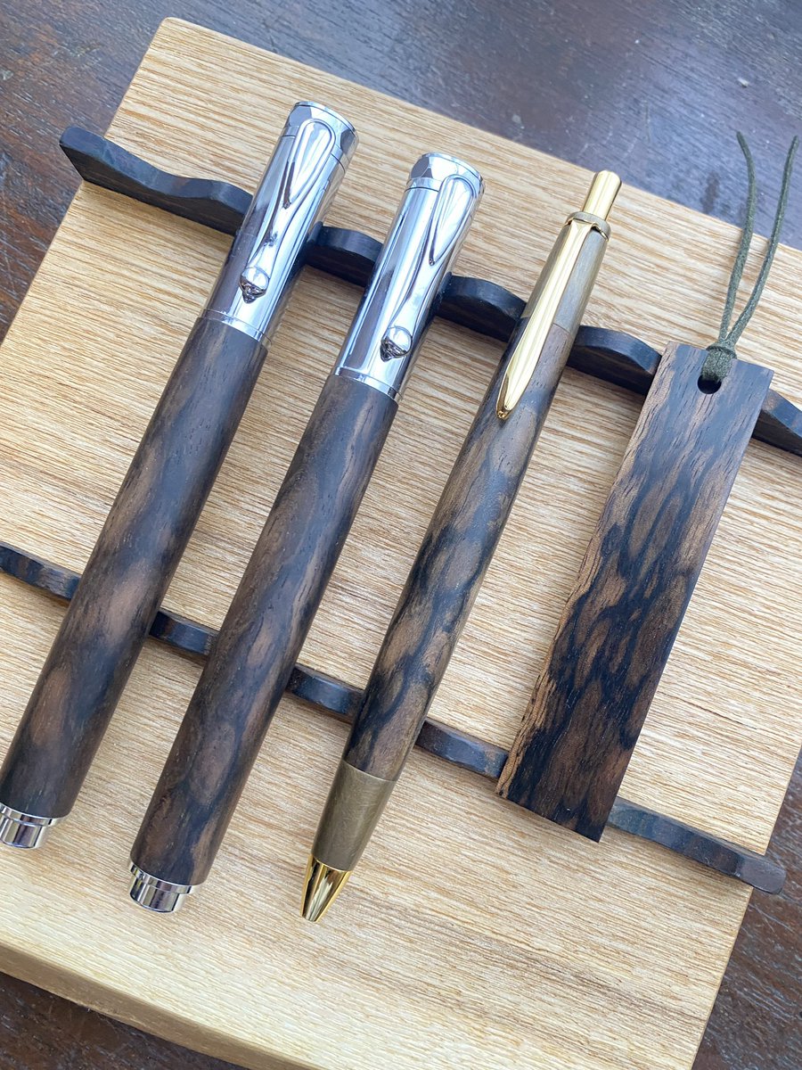 黒柿の木材を購入してsteefさんとボナンさんに作成してもらった作品です！所有欲がだいぶ満たされました🥹本当にsteefさんとボナンさんに感謝です！来年も良い作品と出会いたいです😁