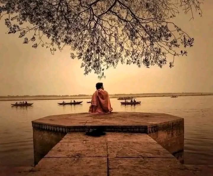 जो वर्ष पीछे छुट रहा है उसे ही सम्भाल लो,
नया से बेहतर अक्सर पुराना वाला होता है..❤️🌻