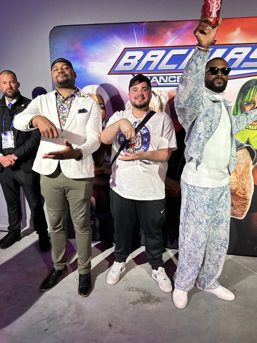 Cocoricatch21's tweet photo. Mais quelle année
Backlash meilleur souvenir de 2024 et de loin
Et vous?
En 2025 :
Mars : WWE Raw Bruxelles long de la rambarde
Avril : Mania 41 + Raw et smackdown + Hall of Fame + WWE World + Wrestlecon+visite de L.A et vegas
#WWE #WWEBacklash #Wrestlemania
#Fandecatch https://t.co/Qu3qgsv0c3