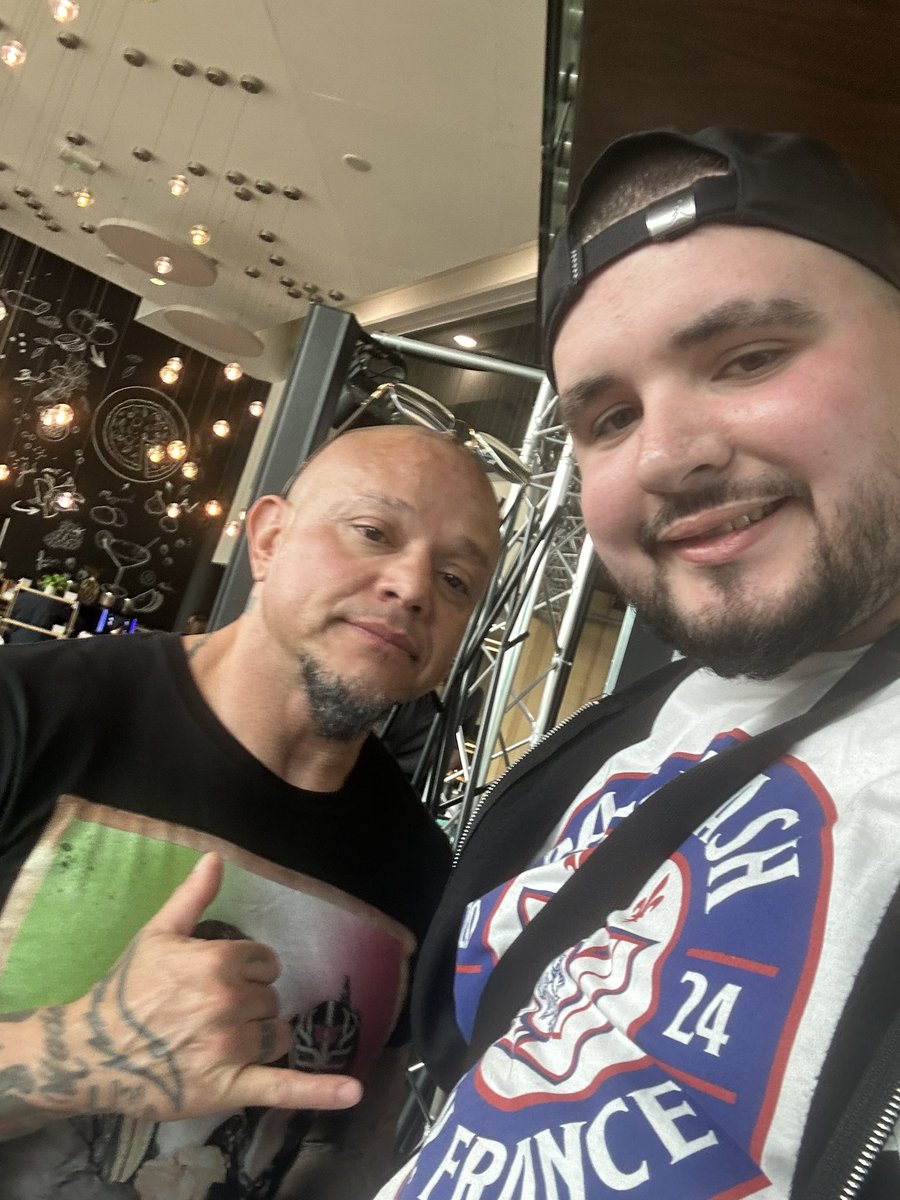 Cocoricatch21's tweet photo. Mais quelle année
Backlash meilleur souvenir de 2024 et de loin
Et vous?
En 2025 :
Mars : WWE Raw Bruxelles long de la rambarde
Avril : Mania 41 + Raw et smackdown + Hall of Fame + WWE World + Wrestlecon+visite de L.A et vegas
#WWE #WWEBacklash #Wrestlemania
#Fandecatch https://t.co/Qu3qgsv0c3