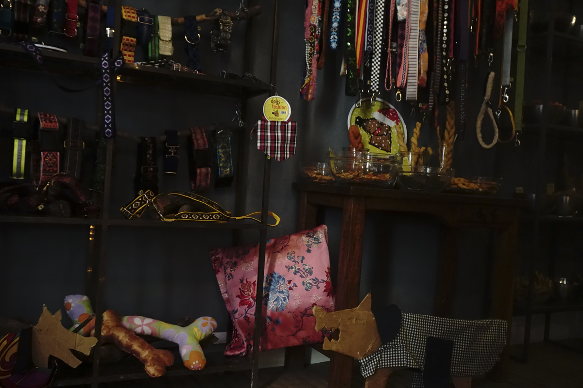 InfoHundsfutter's tweet photo. Truly #unique #dog #lovers #presents and #souvenirs.
Boutique #vegà per als amants dels #gossos i #gats i tots els #animals. Tenim #regals #únics #snacks #sans, #naturals #sostenibles #riques #chihuahua #teckelmini #teckel #schnauzer #Caniche #pastor #husky #boier #beagle #galgo #bordercollie #grandans #americanstaffordshire #chowchow #airedaleterrier #cockerspaniel #corgi #cavallier #bullterrier #cairnterrier #shitzu #podenc #americanbulldogs #pitbull #shibainut