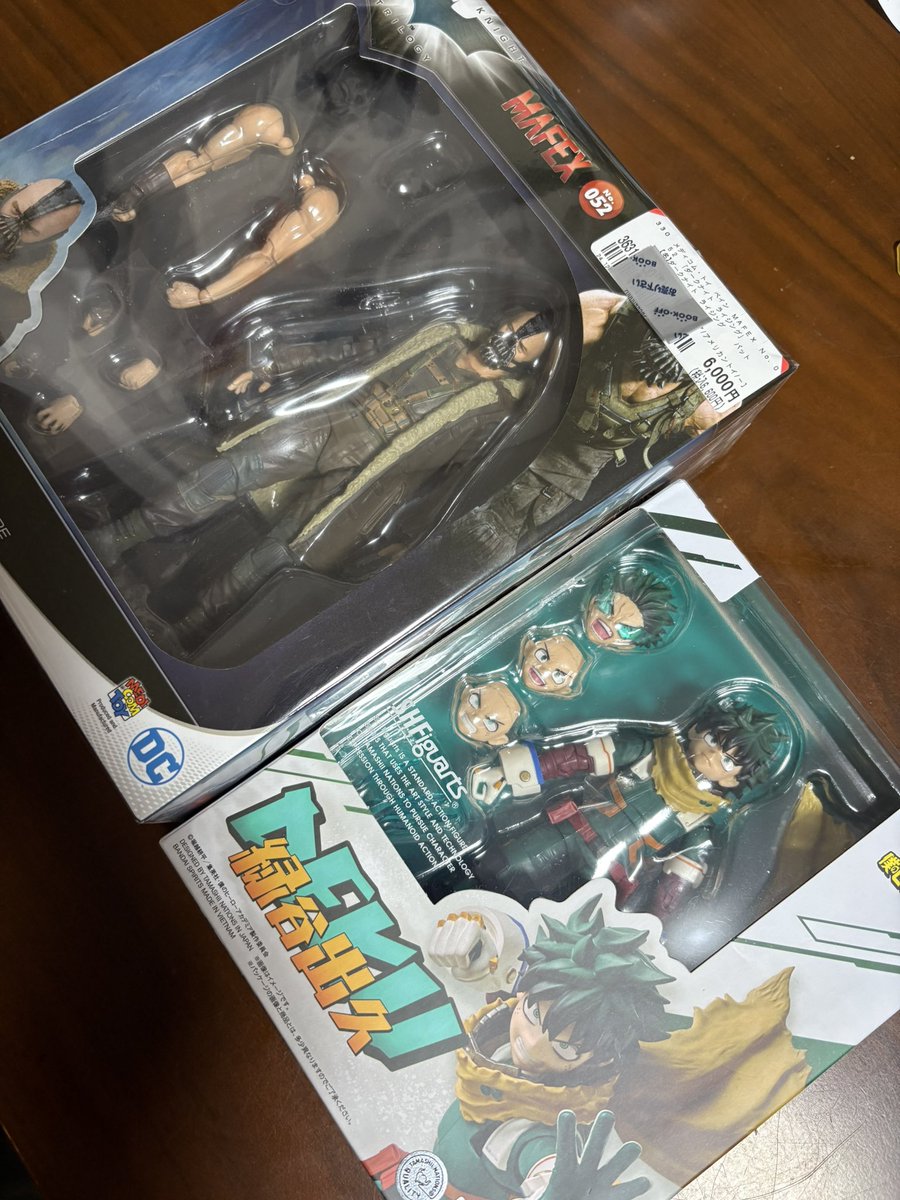 Atoyr165's tweet photo. 暇だったから立ち寄ったBOOKOFFで最近見なくなったベインのマフェックス見つけて、その後ららぽで息子と妻とおもちゃ売り場見てたら、何処も売り切れてて諦めてたデクのラス1を見つけて、家帰って来たら予約してたサム届いてて、自分史上最高の年末でした👏🏻

皆さん良いお年を🙇‍♂️ https://t.co/r7L20HNPnQ