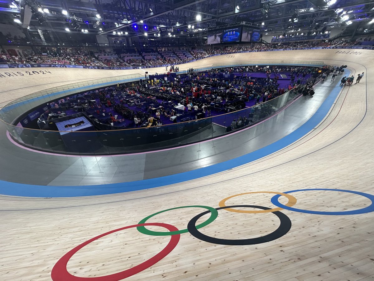 My highlight of the year was seeing the brilliant trio of ⁦<a href="/EmmaFinucane123/">Emma Finucane</a>⁩ ⁦<a href="/SophieCapewellx/">. </a>⁩ and ⁦<a href="/katymarch/">Katy Marchant</a>⁩ gloriously triumph in Paris. Memories to last a lifetime ♥️