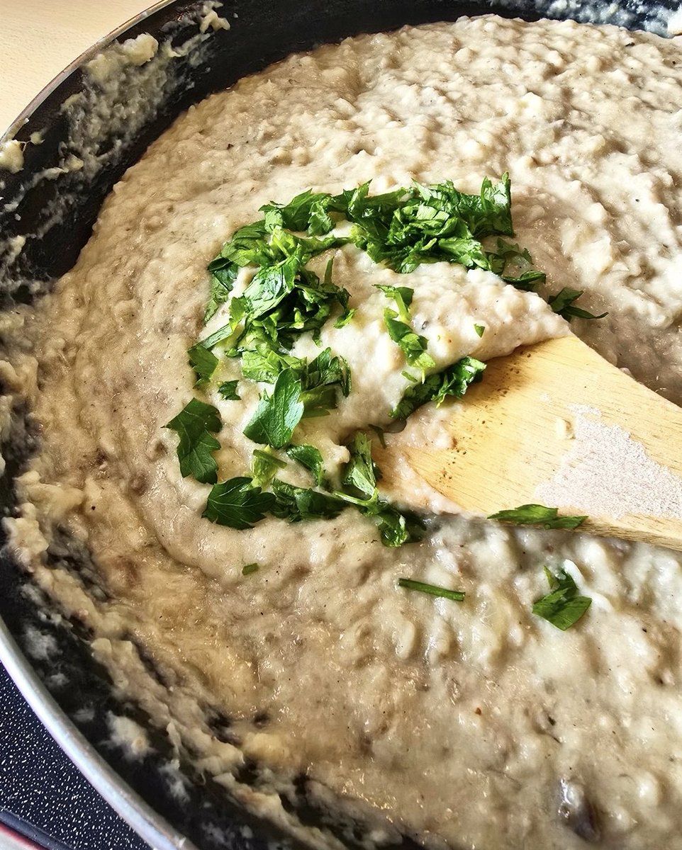 monteromonti's tweet photo. Qué se hace cuando no eres capaz d comerte una señora #urta con tus #amigos? Guardar los restos y practicar esa maravilla q se llama "#cocina d #sobras" d la q han nacido algunas d las mejores recetas d la gastronomía mundial 👉Entregado a unas croquetas d urta 😋 #efectogaditano https://t.co/FPzBlp2Spu