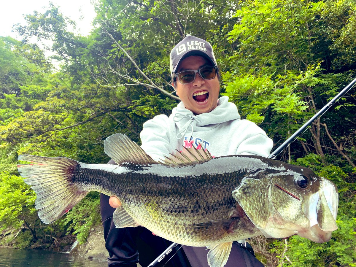 R50BASS's tweet photo. 今年も残り僅かとなりました。
釣り場で交流して頂いた方、釣りに行った方ほんとにありがとうございました🙇‍♂️

色んな方と交流出来た事でまた1つレベルアップできたと思います☺️

来年も自分らしく釣りを楽しみたいと思いますのでよろしくお願いします🙇‍♂️

それでは皆様、良いお年を迎えください✨ https://t.co/VEgBT3Q6vZ
