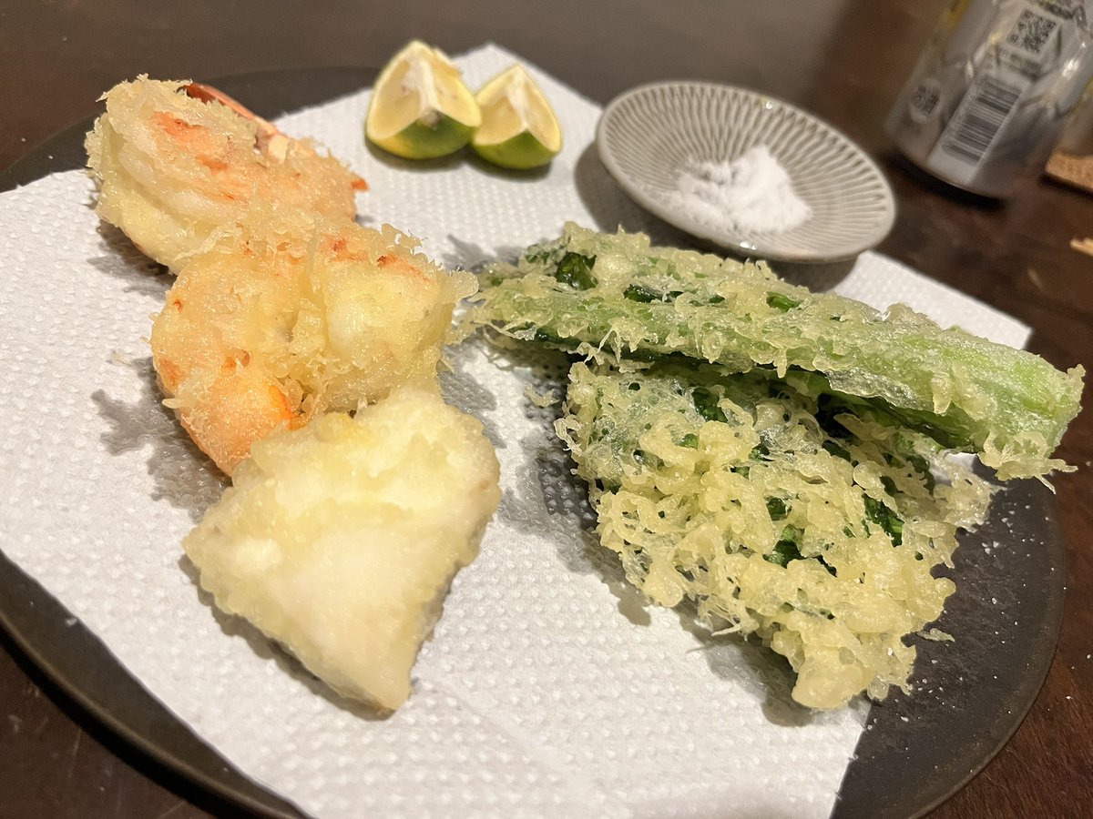 ryskhdk's tweet photo. 紅白 (無課金ネット視聴)見ながら自宅でたらたら。日本酒飲みつつ居原田さん特製のつまみたちを楽しんでます。2024年おつかれ！新年もどうぞよろしくお願いします！！ (いまGLAY流れてる)！！！！ https://t.co/PjFPJNZTPC