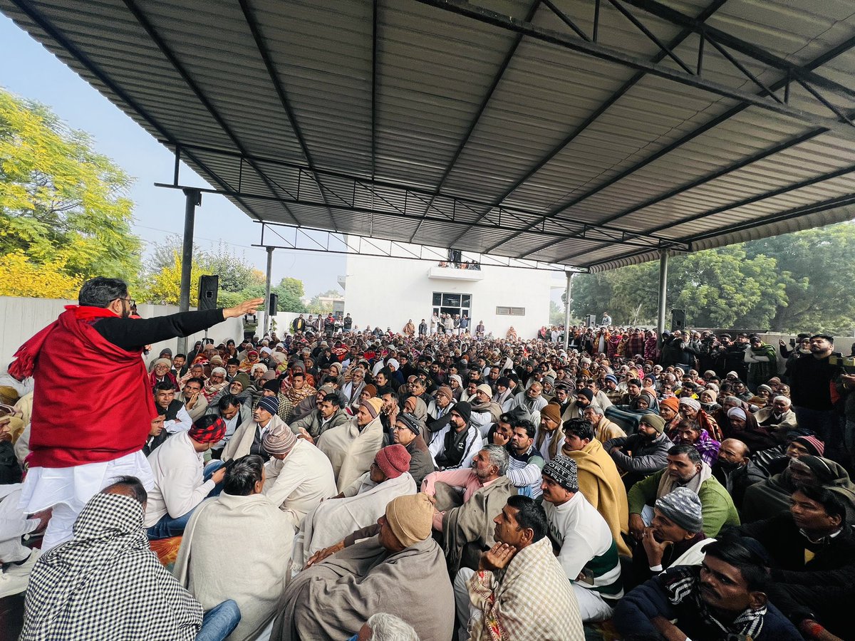 किसान एकता ज़िंदाबाद , 
आज भादरा में पूर्व निर्धारित कार्यक्रम के अनुसार उपखण्ड कार्यालय पर अखिल भारतीय किसान सभा के नेतृत्व में किसान साथियों द्वारा प्रदर्शन किया गया । और विभिन मुद्दों को लेकर भादरा उपखण्ड अधिकारी को ज्ञापन सौंपा ।
