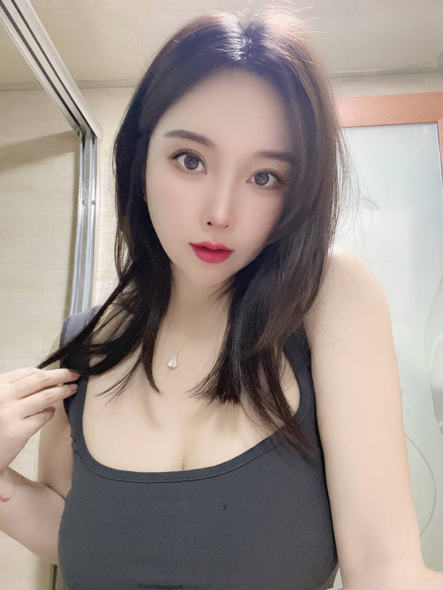 mlxy378's tweet photo. 我袒露身体，你袒露欲望。我不需要你说爱我，只需短暂拥有
Telegram：https://t.co/NY15hAIG2r
LINE：https://t.co/YJub0BuhSl
WhatsApp：https://t.co/8cgpa0OOk7
#马来西亚约炮 #马来西亚按摩 #吉隆坡约炮 #吉隆坡按摩 #吉隆坡spa #新加坡约炮 #新加坡按摩  #马来西亚交友 https://t.co/4oiuztfaAr