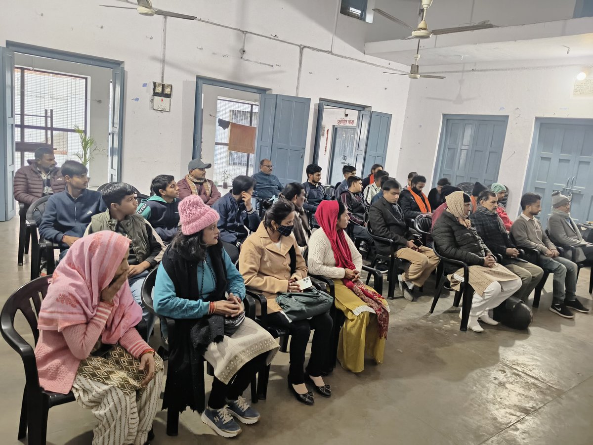 rahulaaran's tweet photo. आज आर्य समाज मंदिर हसनपुर में विश्व हिन्दू परिषद बजरंग दल का धर्मरक्षा दिवस कार्यक्रम हुआ जिसमें नगर के समस्त धर्म प्रेमी उपस्थित रहे ।

राहुल हिंदुस्तानी 
नगर संयोजक बजरंग दल हसनपुर 

जय श्री राम 
@VHPDigital @BajrangDalOrg https://t.co/eIKSdnBMHK