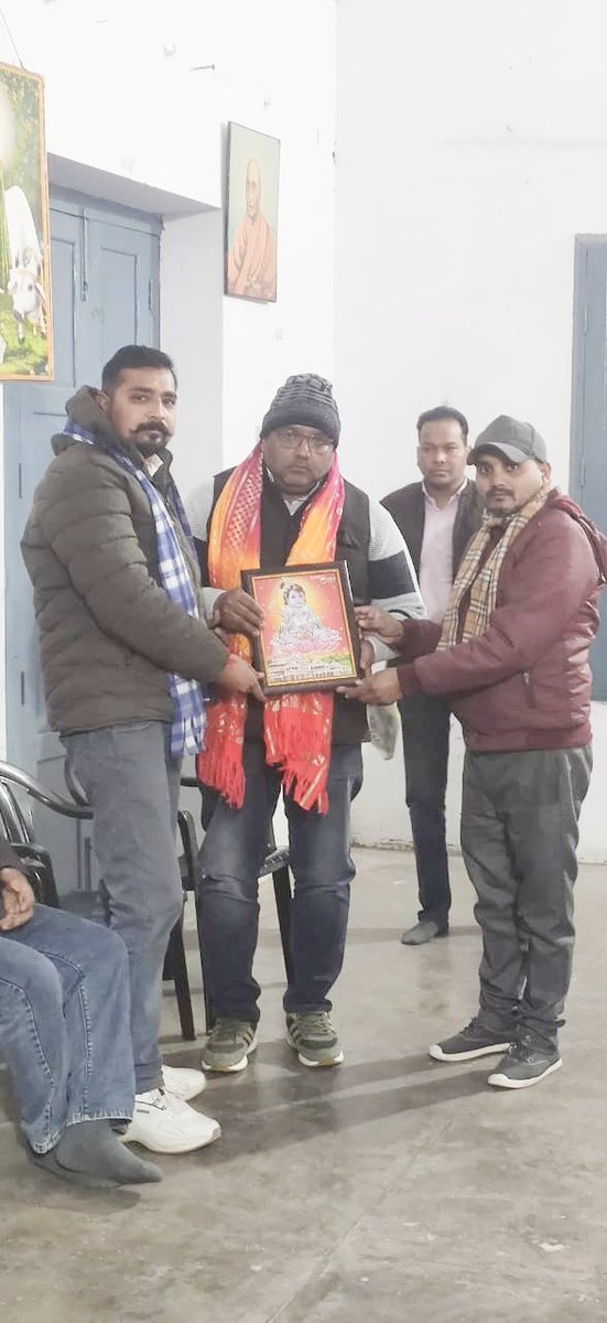 rahulaaran's tweet photo. आज आर्य समाज मंदिर हसनपुर में विश्व हिन्दू परिषद बजरंग दल का धर्मरक्षा दिवस कार्यक्रम हुआ जिसमें नगर के समस्त धर्म प्रेमी उपस्थित रहे ।

राहुल हिंदुस्तानी 
नगर संयोजक बजरंग दल हसनपुर 

जय श्री राम 
@VHPDigital @BajrangDalOrg https://t.co/eIKSdnBMHK