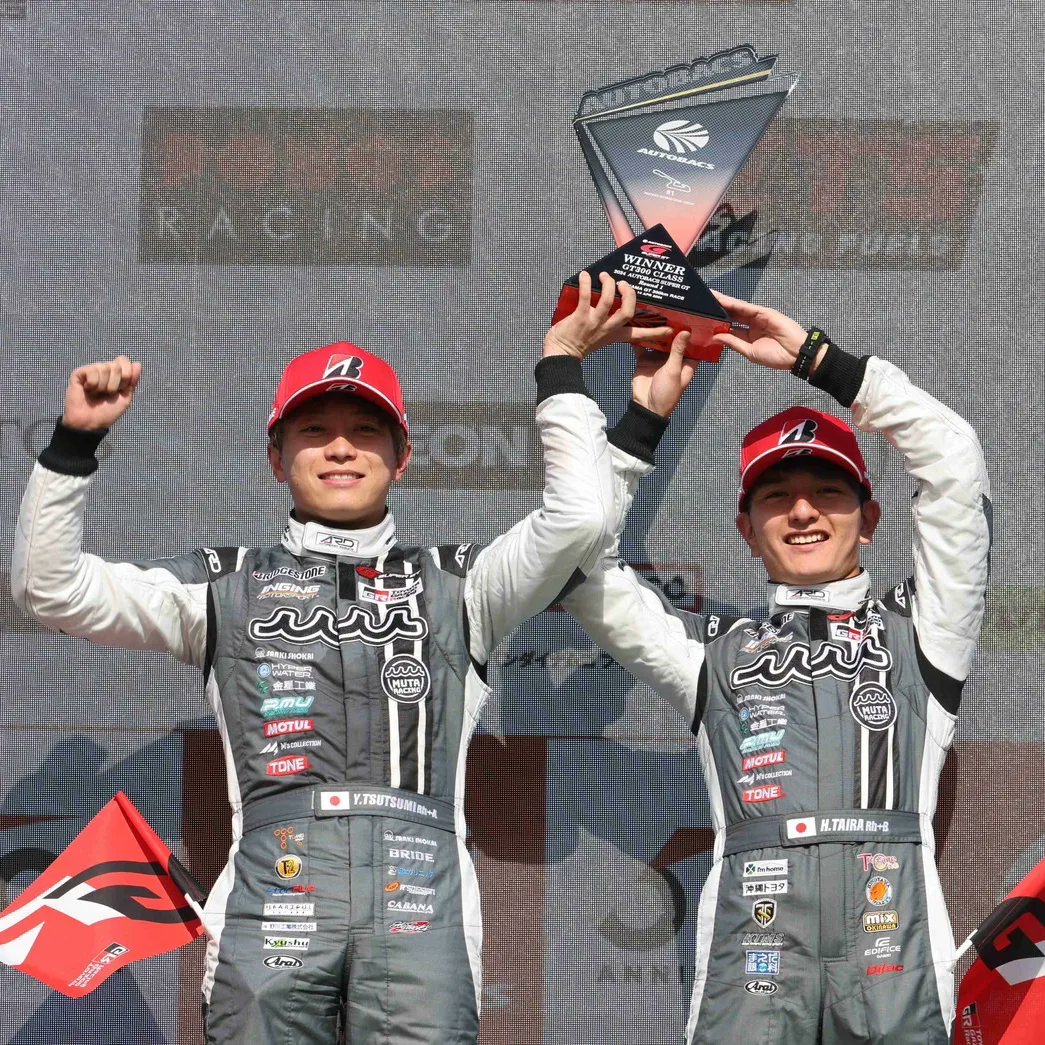 MutaRacing's tweet photo. 2024シーズンもご声援ありがとうございました。皆様良いお年をお迎えください(^^)/
#mutaracing #muta #ingingmotorsport #GR86GT #ブリヂストン #加藤寛規 #渡邊信太郎 #堤優威 #平良響 #後藤佑紀 #神崎りの #SUPERGT #スーパーGT https://t.co/varIcSu0lY