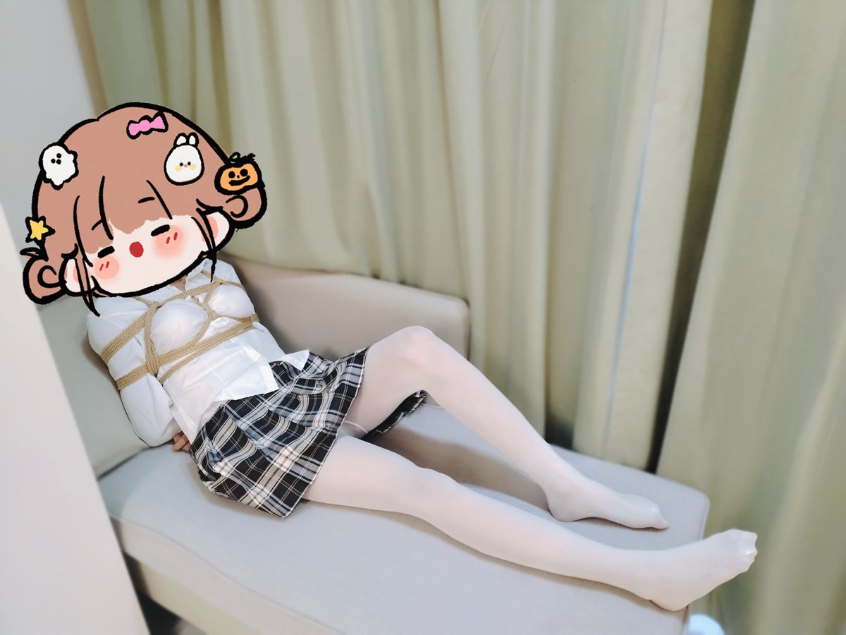 元旦快乐✧！！！小脚真不安分，真该给你把小腿大腿也绑起来