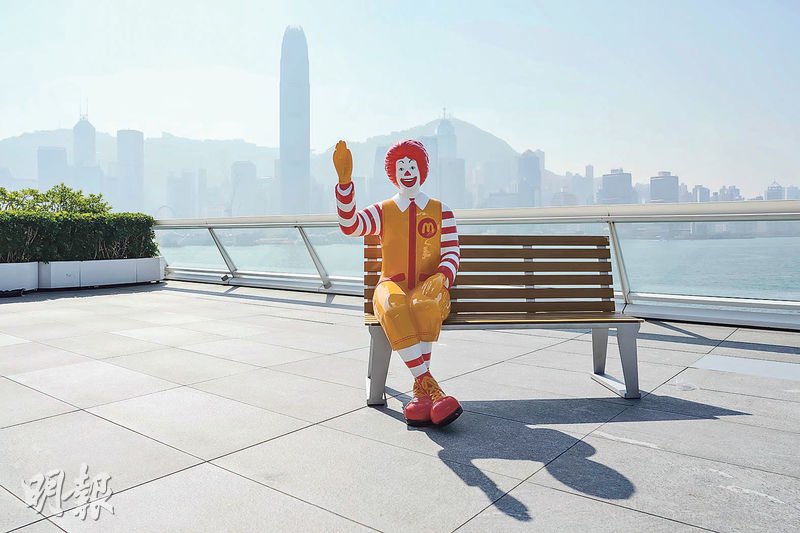 香港マクドナルドが50周年を迎え、香港全土の50ヶ所にドナルドベンチを設置！
全て発見しコンプリートすると50人限定で1年間ビッグマックセットが無料という神イベントが開催！！！