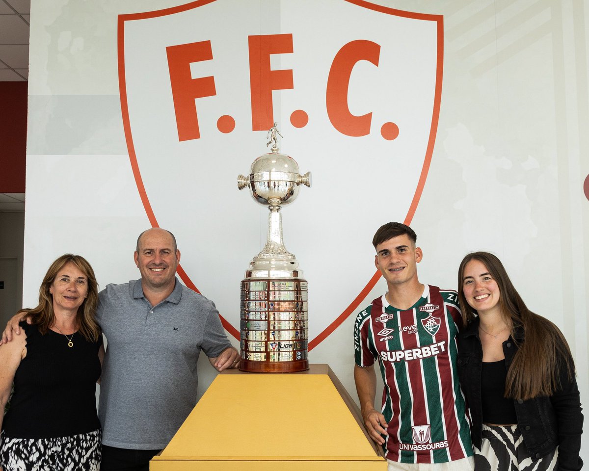 ¡¡¡Olá tricolores!!!

¡Estou muito feliz de estar aqui! No time de guerreiros! 

¡Com muita vontade, sonhos e comprometimento para vestir essa camisa de tanta glória e tradição! 

Quero agradecer a minha família por estar presente em todos os momentos, a <a href="/faro_sports/">FARO Sports ©</a> e a <a href="/t/">Tantek</a>.in.mo