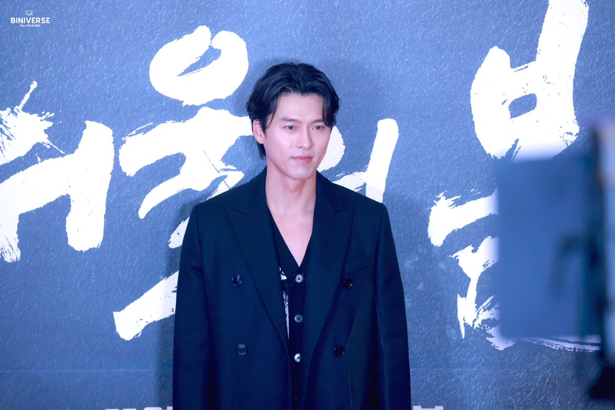 BINIVERSE925's tweet photo. 231116 서울의 봄 VIP 시사회 

#현빈 #김태평 #Hyunbin #ヒョンビン #玄彬 https://t.co/YpGEaiI7BO