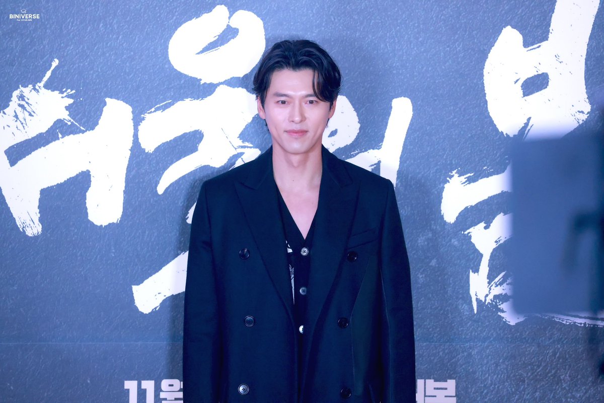 BINIVERSE925's tweet photo. 231116 서울의 봄 VIP 시사회 

#현빈 #김태평 #Hyunbin #ヒョンビン #玄彬 https://t.co/YpGEaiI7BO