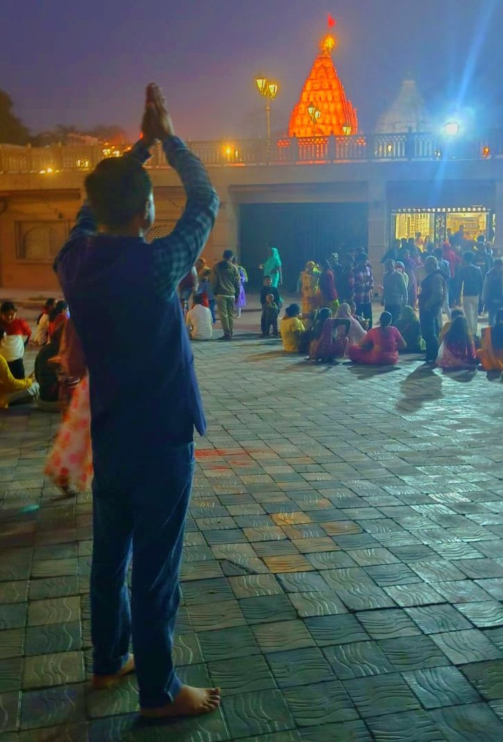 खुशियों को बेहद नफरत है मुझसे, मैं अवसादों का यार हूं, 

खुरदुरे हो गए पन्ने 2024 के, अब 2025 के लिए तैयार हूं..

।।जय श्री श्याम।।