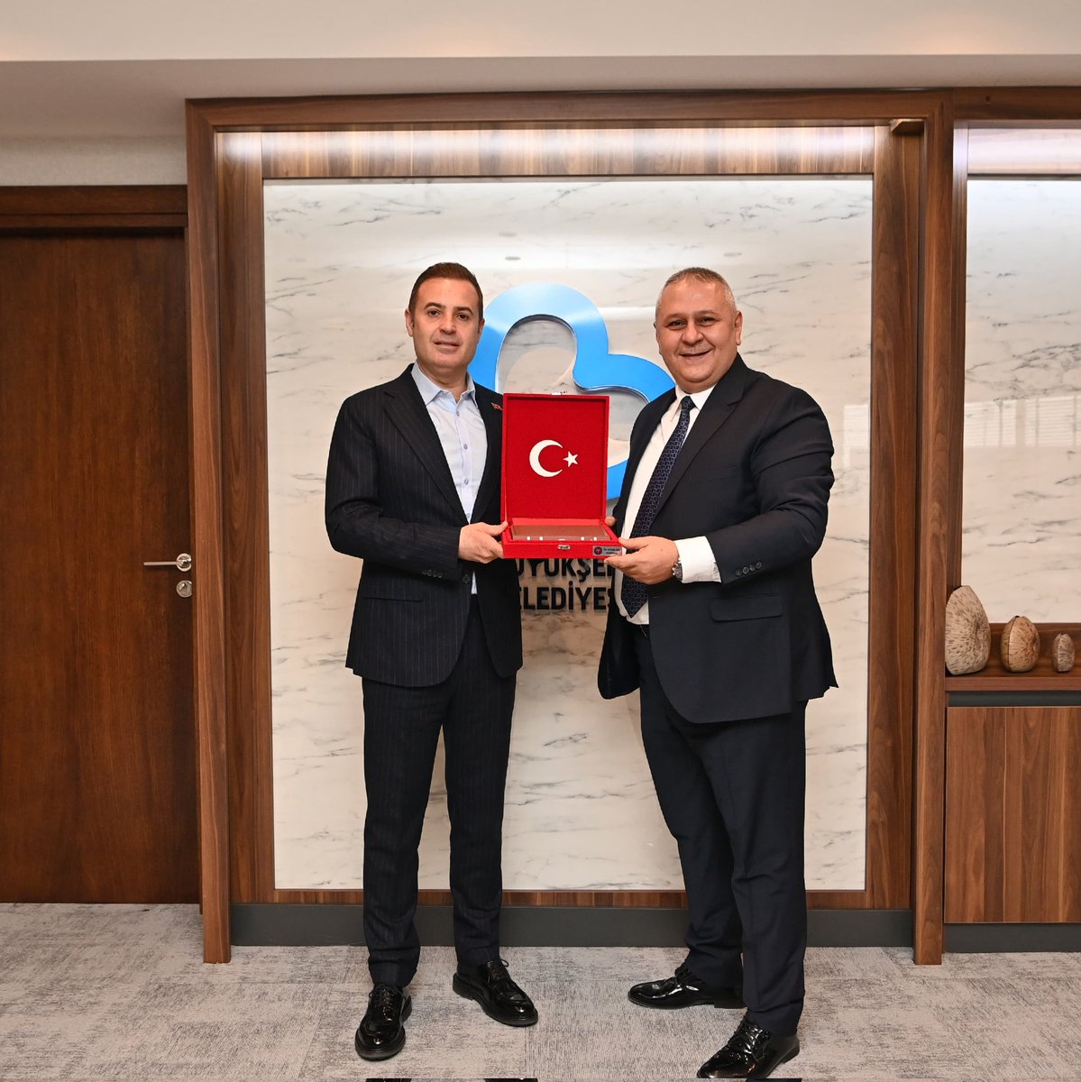 Genel Başkan Vekilimiz Murat Ünal  31 Aralık 2024 tarihinde Balıkesir Büyükşehir Belediye Başkanı Sayın; Ahmet Akın’ı makamında ziyaret etti.

Çalışma hayatı gündemine ve üyelerimizin güncel sorunlarına ilişkin görüş alışverişinde bulunuldu.
<a href="/06muratUnal/">MURAT ÜNAL</a> <a href="/ahmetakin/">Ahmet AKIN 🇹🇷</a> <a href="/06omeryilmaz/">Ömer YILMAZ</a>