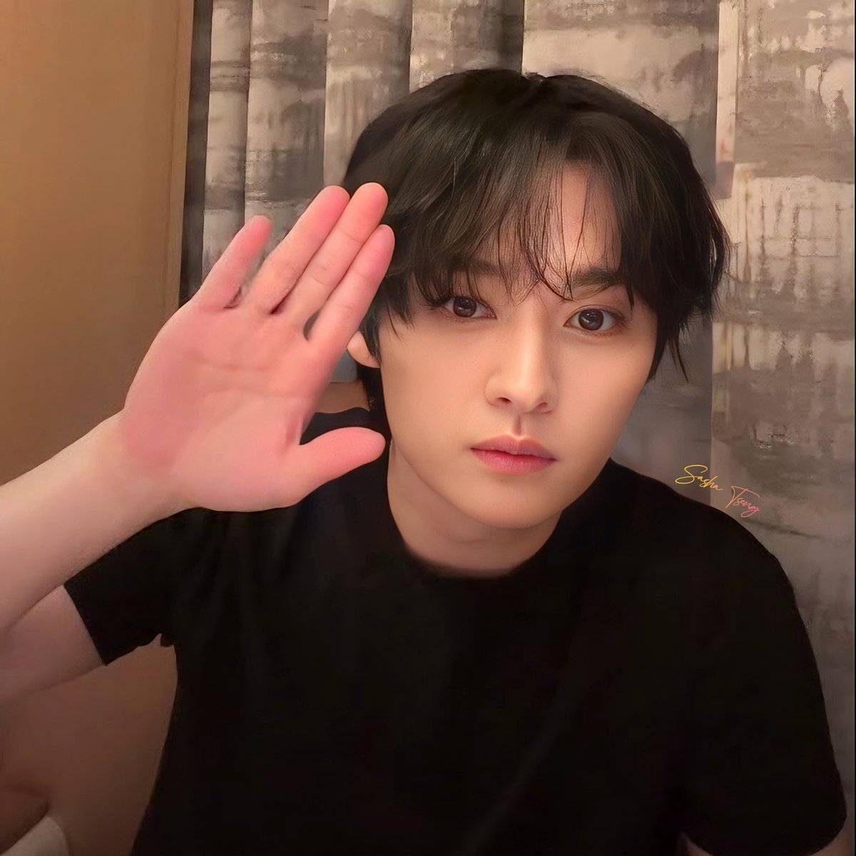𝓖 Lee Know tweet media