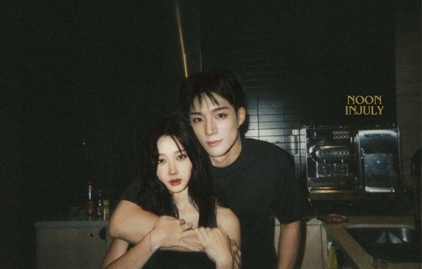 chizuniyverse's tweet photo. ; trophy wife?

— #jenselle #royalatte few tweets au by @.chizuniyverse https://t.co/8b3EjDpdNR