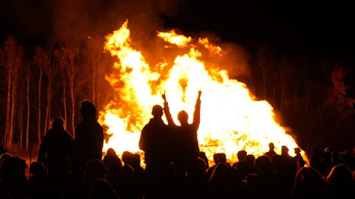 Word_Massager's tweet photo. Cultural dissolution
commences at eight
Civilization relics
will be #promptly set ablaze
in a raging bonfire
Bring your camera phone devices
to get best conflagration flame shots
then toss those hand held beasts
into the cleansing fire
for a fitting ironic conclusion
#vss365 https://t.co/4FXXeIiWel