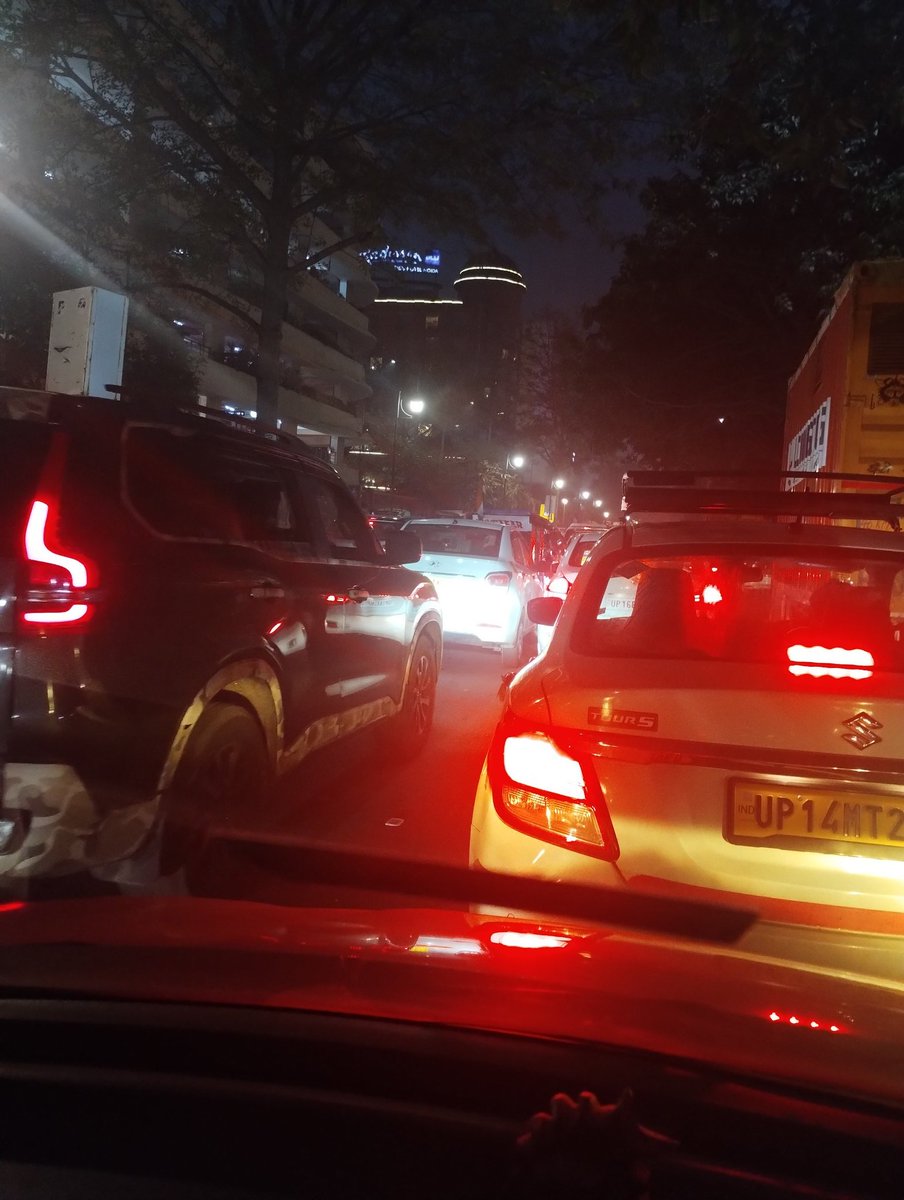 नोएडा पुलिस ने अटा मार्केट की सभी एंट्री एग्जिट बंद की हुई है जिससे सेक्टर 18 में भयंकर जाम है पिछले 1 घंटे से एक ही जगह खड़े है
<a href="/DCPCentralNoida/">DCP Central Noida</a> <a href="/Noidatraffic/">Noida Traffic Police</a> <a href="/noidapolice/">POLICE COMMISSIONERATE GAUTAM BUDDH NAGAR</a> <a href="/myogioffice/">Yogi Adityanath Office</a> <a href="/myogiadityanath/">Yogi Adityanath</a>