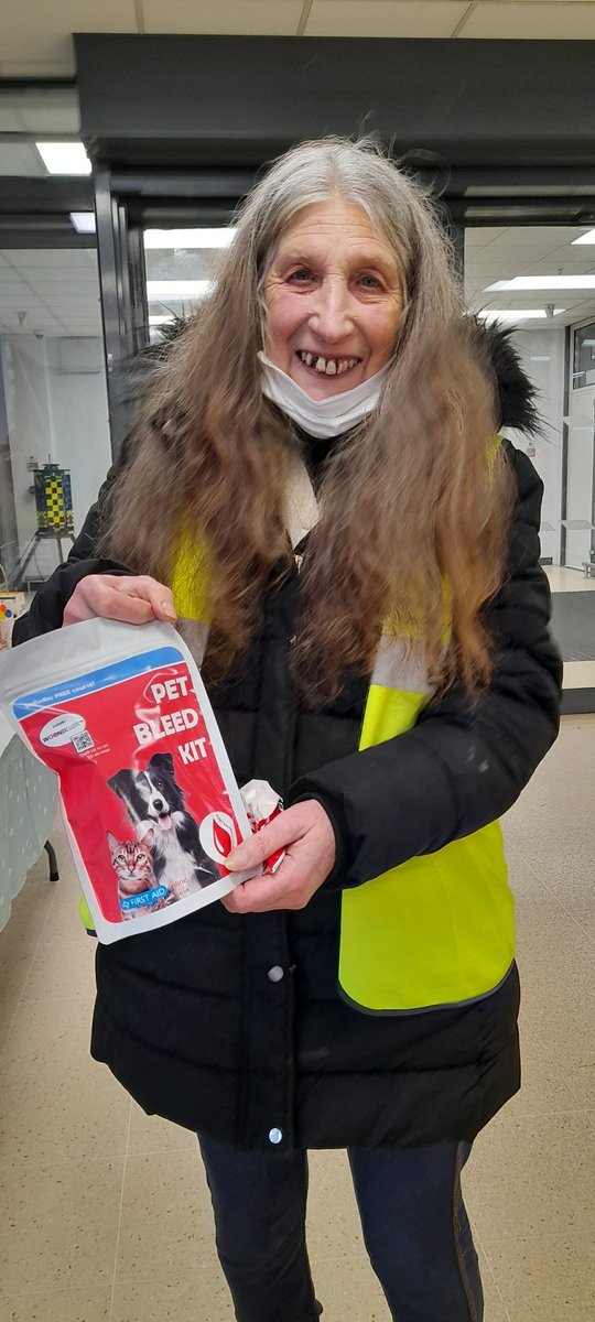 Robert Burns Humanitarian Gail Penfold surprised Shelagh Savage today presenting her with a Pet Bleed Control Kit 

Thanks to <a href="/TheDanielBaird1/">The Daniel Baird Foundation #ControlTheBleed🩸</a> &amp; Turtle Engineering for sourcing this 

Shelagh also runs Find N Seek Dog Search &amp; Recovery 
<a href="/Number10cat/">Larry the Cat</a>
<a href="/elaine_paige/">Elaine Paige</a>
<a href="/Ldn_Ambulance/">London Ambulance Service</a>