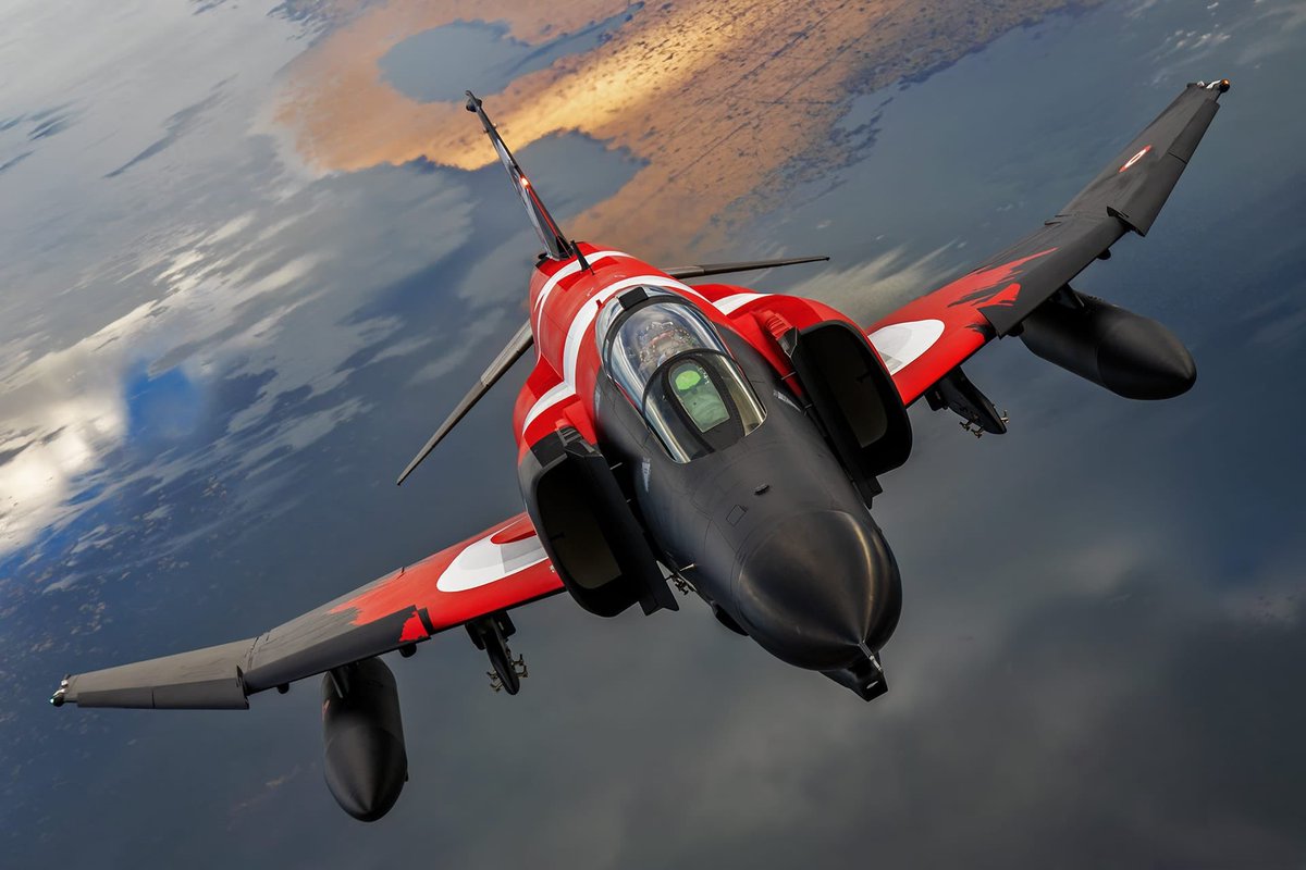 NATO_AIRCOM's tweet photo. On the occasion of the Turkish Air Force celebrating the 50th anniversary of its F-4 Phantoms, Cem Doğut's photo shows the F-4 🇹🇷 with an impressive design flying over a lake https://t.co/9t1XK66EEx