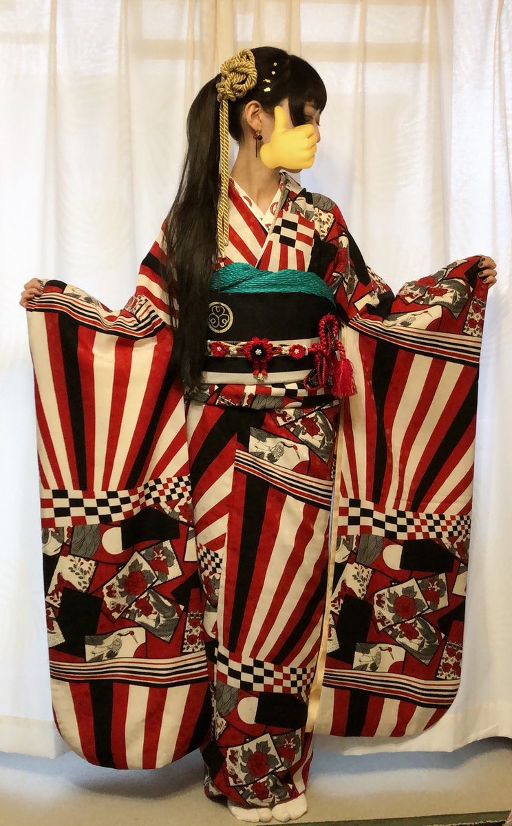 hanchan______'s tweet photo. し、椎名林檎が私が成人式で着たのと同じ振袖を着ています………………歓喜 https://t.co/SfcdHS47dz