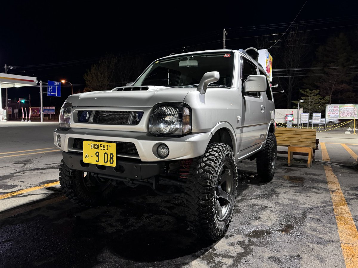 ncp91l150's tweet photo. マーク2    いろいろー(作業途中)
la150         エアサス化
　　　　　ezoist参戦
l160           フルエアロ
　　　　　(モードパルファム)
ジムニー　社外グリル
　　　　　社外バンパー
　　　　　リアウィング
　　　　　マキシス6.50

４月から仕事の合間見て作業ばっかりの一年でした。 https://t.co/Ct87acHwcK
