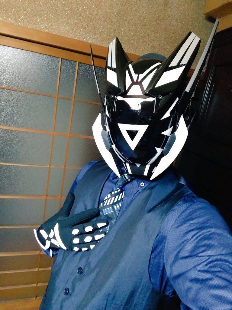 HanName3818's tweet image. 蒼空「今年はサンク活躍してたネ！」
3🎧️3「俺ちゃんも実際に近くでお目にしたかったが」

Ⅴ「他人事の様に言ってるがそろそろサポートでもいいから援護してくれよ…」

Ⅴ「まぁ…、この力にまだ上手く慣れてない部分も分かった」

Ⅴ「次はもっと手合わせを願いたい…かな…。」

#QUADCORE