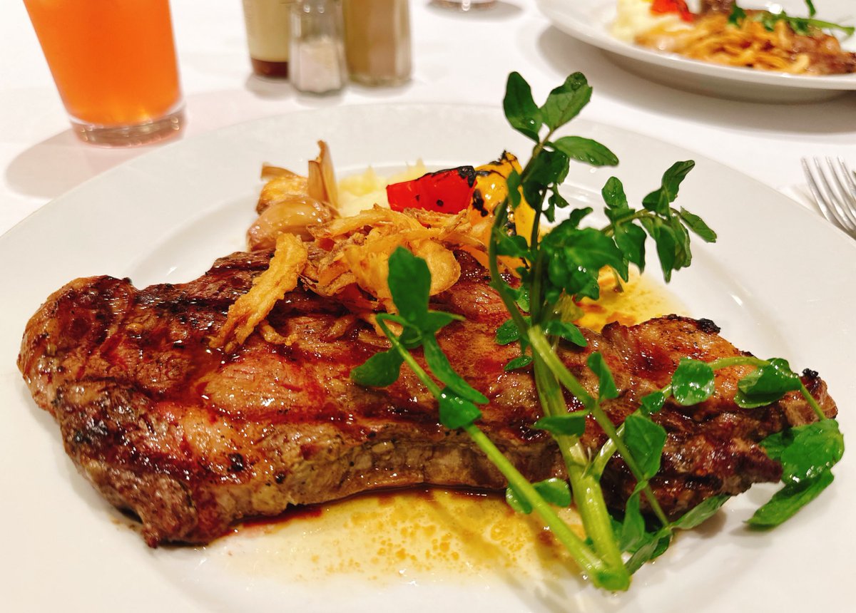 catxrice's tweet photo. 🌄🍸🥩 https://t.co/CCxO1G5Nwe