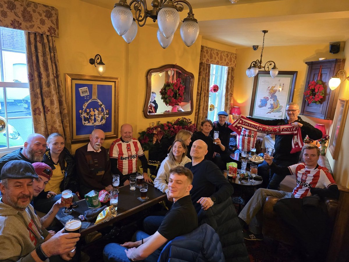 15 Swedish Stokies at Sutherlands Arms before the Sunderland match. Up The Potters! Up The Swedish Stokies! 🔴⚪️💪