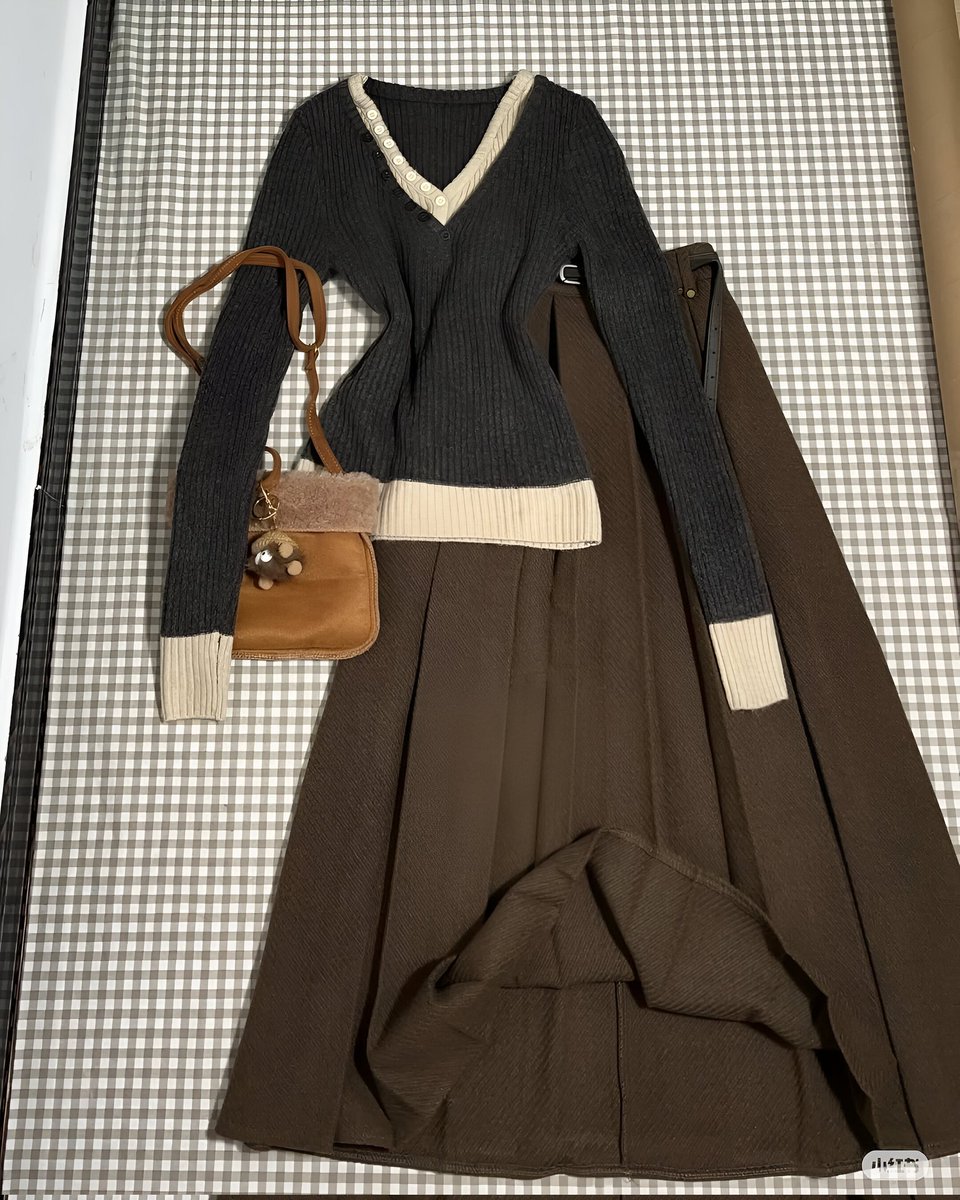 ada lagi one set dengan looks elegan dan chic bikin penampilan terlihat anggun tapi tetap sopan! bisa untuk outfit daily atau hangout 💖✨️