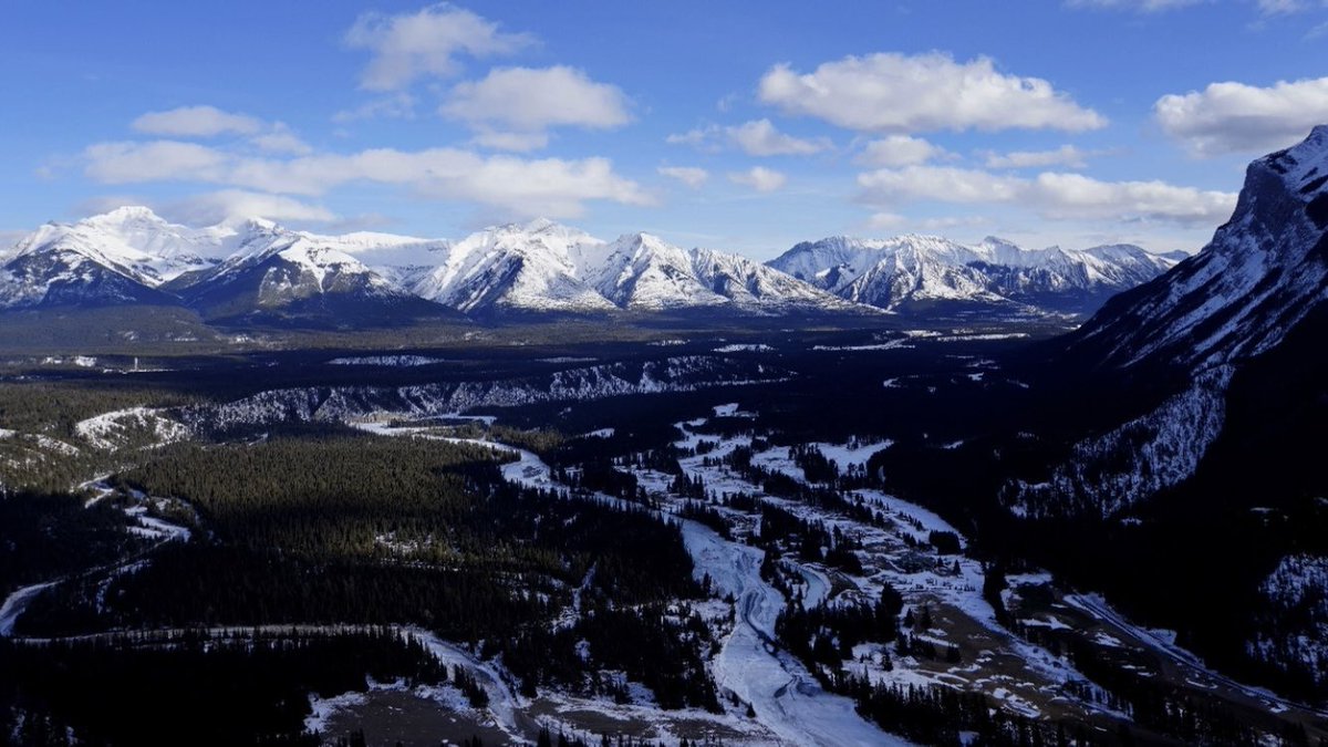 Rirly___'s tweet photo. 2024年
大学生ラスト
今年も沢山絶景を見れた

今までの大学生活
アフリカ等から色々な国行ったけど
今年はなんと言っても
ホビット村とオーロラの年だった https://t.co/0VE4IDLQzo