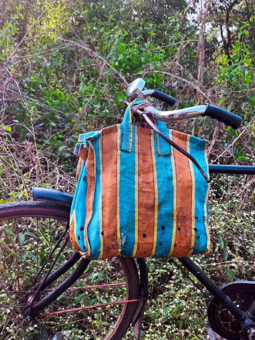 SloganMurugan's tweet image. #BagsAndUs Perforated bag for fresh catch of Chemburi - crabs.#MangrovesofNaviMumbai #IndianTideLine #RiversofNaviMumbai #KopriNullah