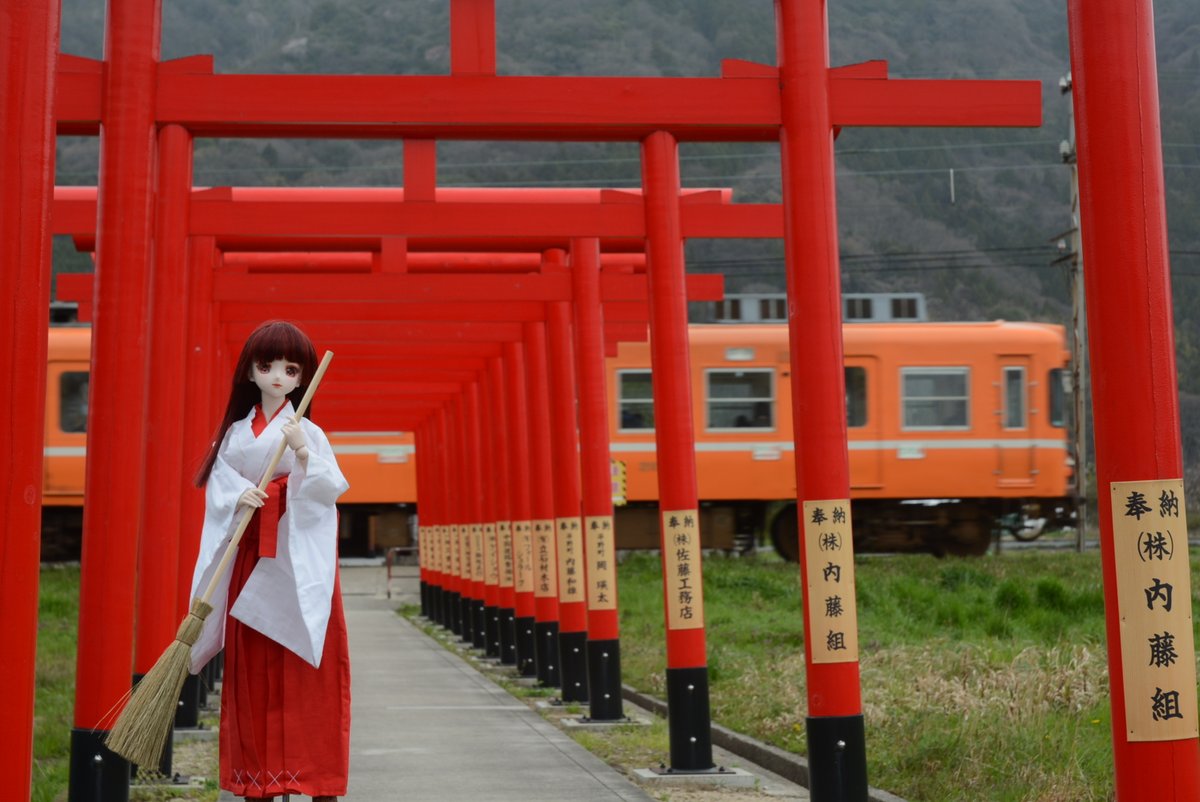 Miko_Teruya's tweet photo. ・個人的には「初近畿外イベント=DOF24in岡山」の開催が非常に転機になったかなと。(出雲遠征はそこの会場見学から生えた為)
・DOF25の集合写真は現状の集大成ながら、来年のDOF26で一気に「形が変わる」と思うので楽しみ。
#倉敷
#美観地区
#DOF24
#DOF25
#粟津稲荷神社
#今年をドールと振り返る2024 https://t.co/fkVmzYw3KM