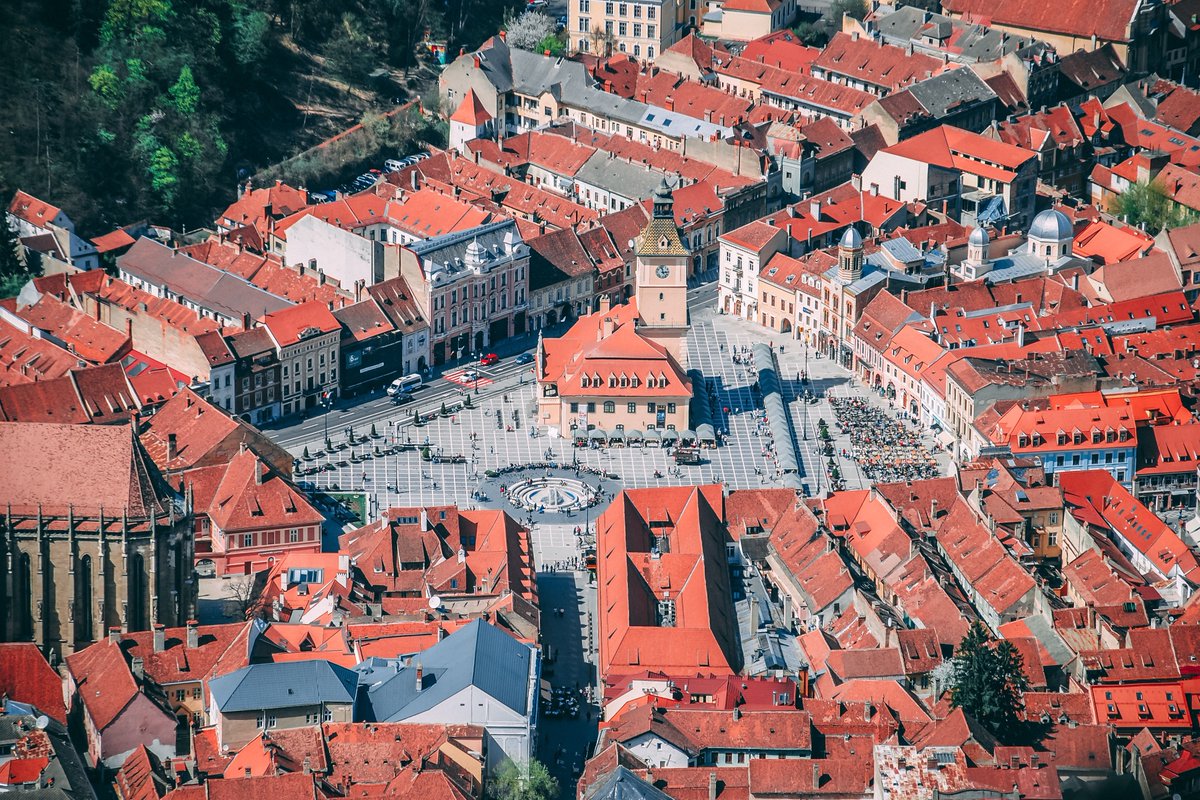 EUHUBIN's tweet photo. How can a city with a rich historic legacy preserve its authenticity while embracing contemporary change? 🚀
Read our article to discover how 🇷🇴 Brașov’s #HUBIN has contributed to turning this challenge into an opportunity👇
https://t.co/cNBEnOqhX5

#HorizonEU #urbanregeneration https://t.co/SFJdb9kACk
