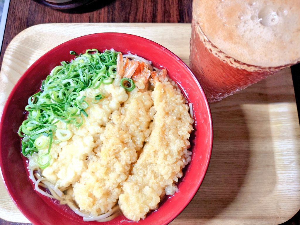 Tomato__Suika's tweet photo. 2024年も後少しで終わり🗓️
今年もあっという間だったな🙄

孤独のグルメ見ながら
年越し蕎麦食べて新年を迎えるとしますか🥢🤤

皆様も良いお年を🤗✨

＃大晦日
＃年越しそば海老3本
＃良いお年を
＃孤独のグルメ https://t.co/JAbWddPFOC