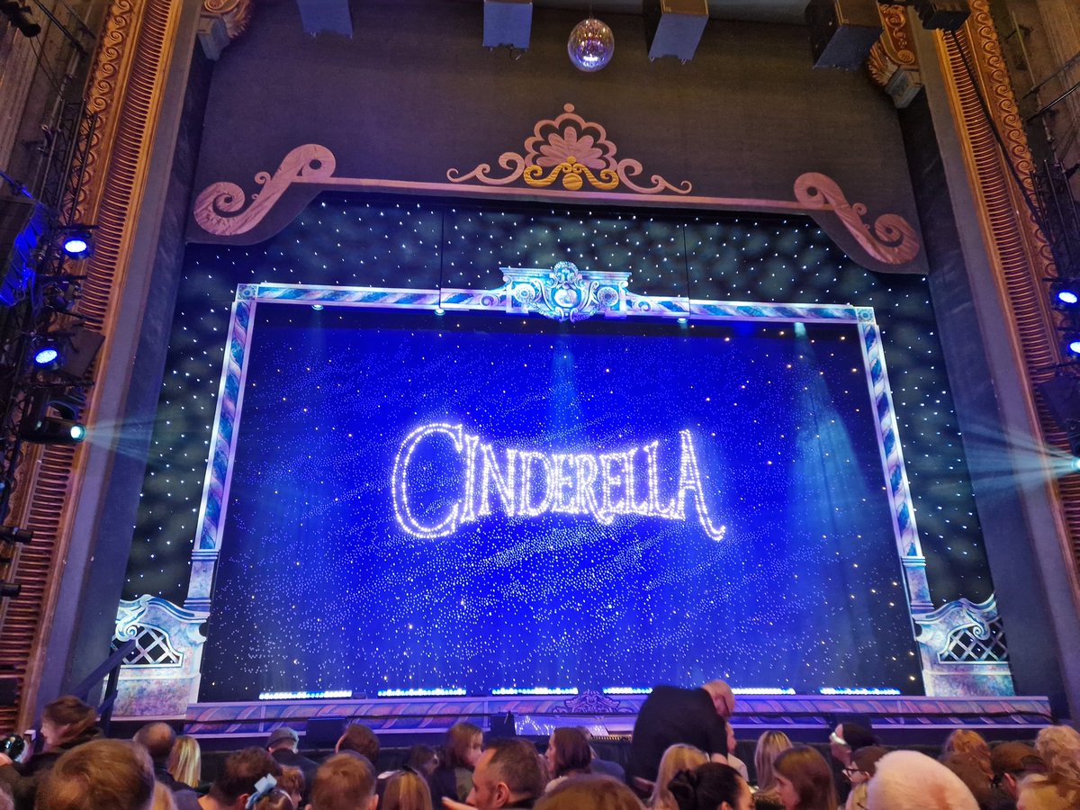 May as well round off this year on a high

Once more round the block

Happy New Year to all x

<a href="/PalaceAndOpera/">Palace & Opera Mcr</a> <a href="/JasonManford/">Jason Manford</a> <a href="/realbennickless/">Ben Nickless</a> @myradubois <a href="/SarahRVaughan/">Sarah Vaughan</a> <a href="/WendyMaeBrown/">Wendy Mae Brown</a> 
<a href="/XRoadsPantos/">Crossroads Pantomimes</a>