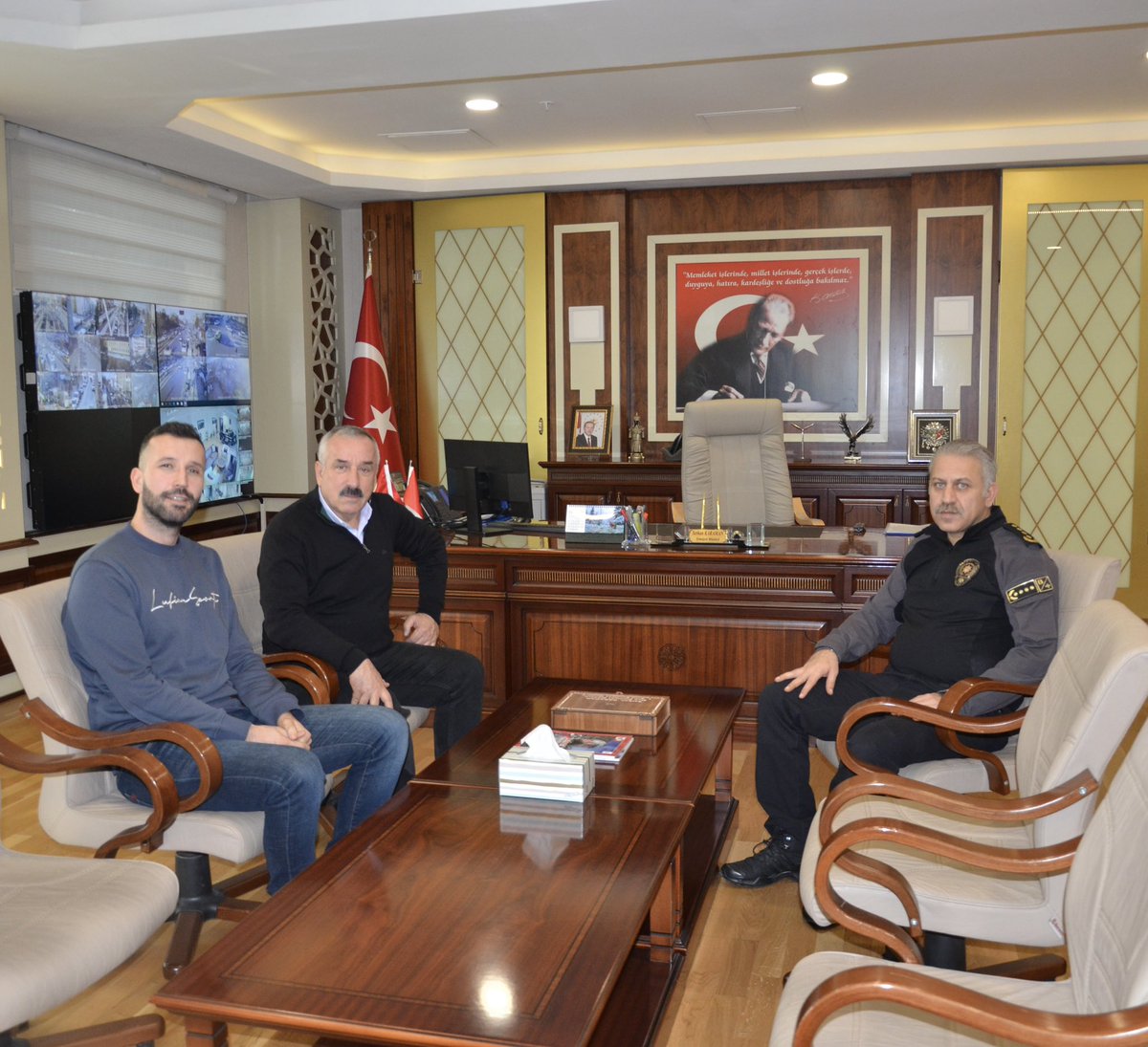 Oğuzhan SARIİPEK (@osariipek) on Twitter photo Muş İl Emniyet Müdürü hemşehrimiz Serkan Karaman abimizi, makamında ziyaret ettik.Samimi misafirperverliğinden dolayı çok teşekkür ederiz.
<a href="/MusEmniyet/">Muş Emniyet Müdürlüğü</a> Muş İl Emniyet Müdürü hemşehrimiz Serkan Karaman abimizi, makamında ziyaret ettik.Samimi misafirperverliğinden dolayı çok teşekkür ederiz.
<a href="/MusEmniyet/">Muş Emniyet Müdürlüğü</a>